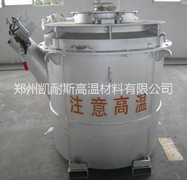 供應(yīng)鋁行業(yè)*鋁水轉(zhuǎn)運(yùn)包，不粘鋁澆注料澆注而成，強(qiáng)度高、耐沖刷、不掛渣、熱振好，使用壽命長。
