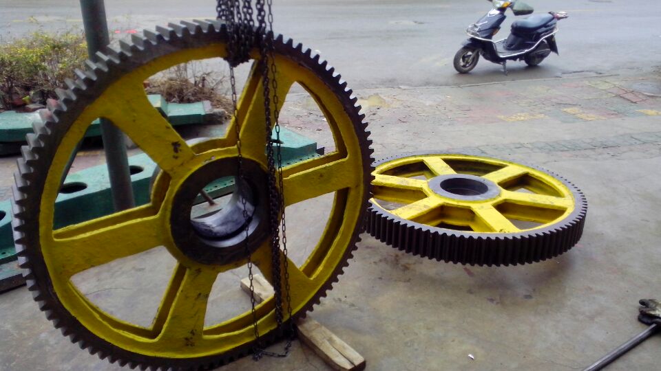 供應(yīng)全國(guó)各地區(qū)剪板機(jī)大齒輪