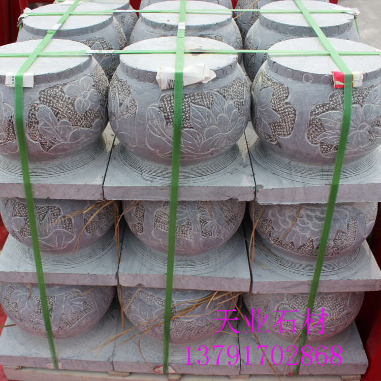 供應(yīng)山東石桌石凳，青石雕刻石桌石凳