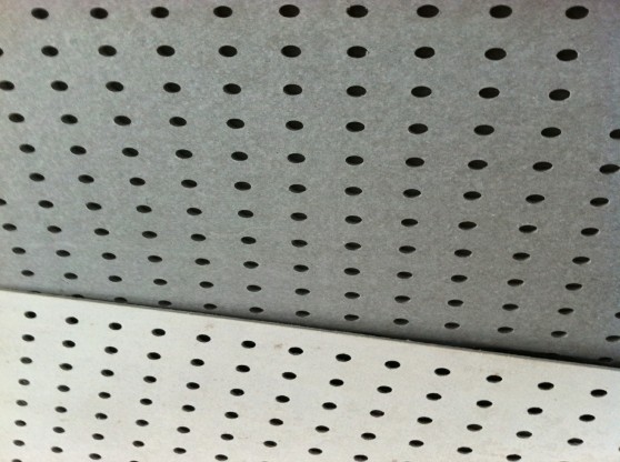 供應(yīng)上海硅酸鈣（石膏）穿孔吸音板，上海硅酸鈣（石膏）穿孔吸音板批發(fā)價(jià)格，上海硅酸鈣（石膏）穿孔吸音板生產(chǎn)加工