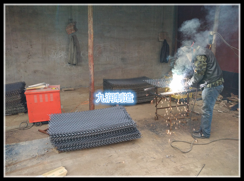 供應(yīng)腳手架腳踏網(wǎng) 建筑鐵笆歡迎選購