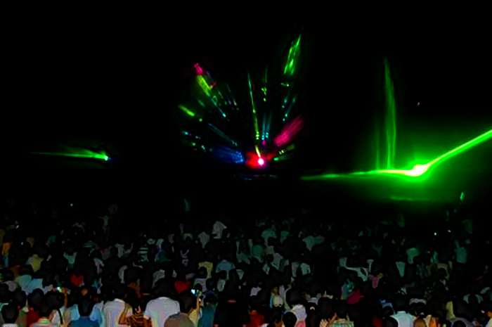 供應(yīng)上海電腦搖頭燈商家報(bào)價(jià)批發(fā)，彩色激光燈