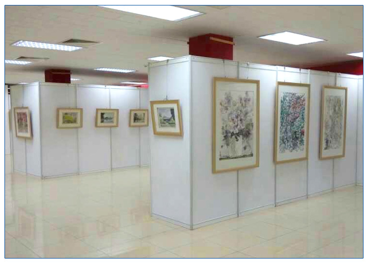 供應(yīng)八棱柱書畫攝影展板租賃銷售