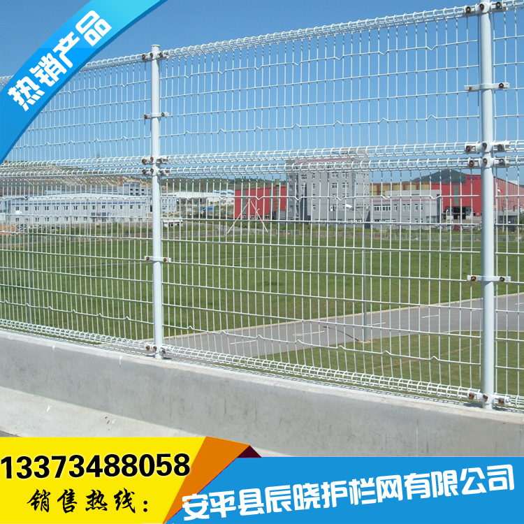 三角折彎護欄網 小區(qū)護欄網 辰曉護欄網廠