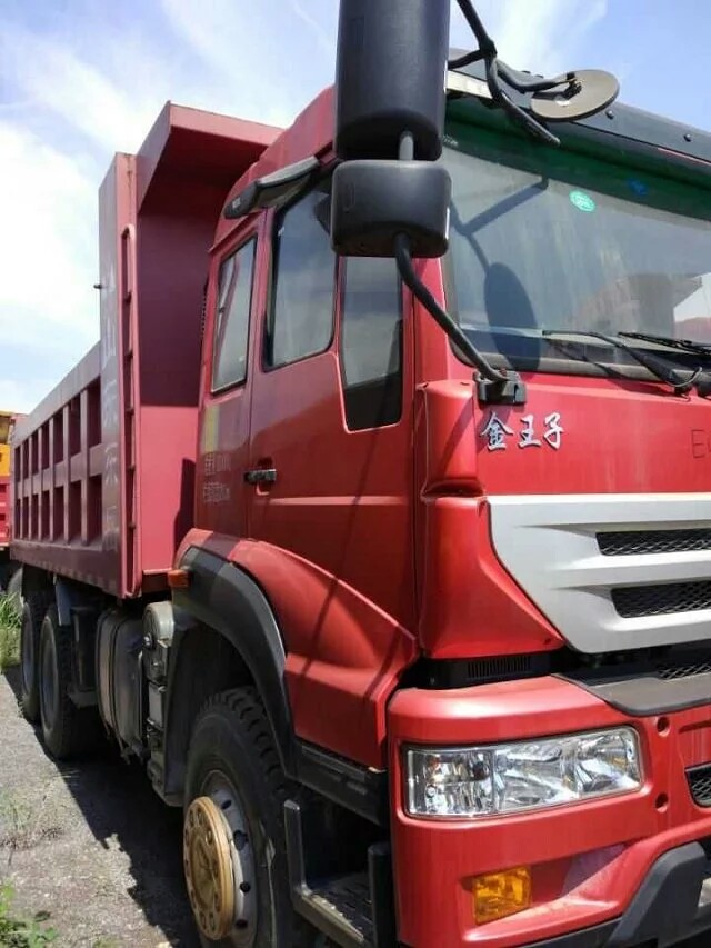 供應(yīng)金王子340馬力5.6米自卸車