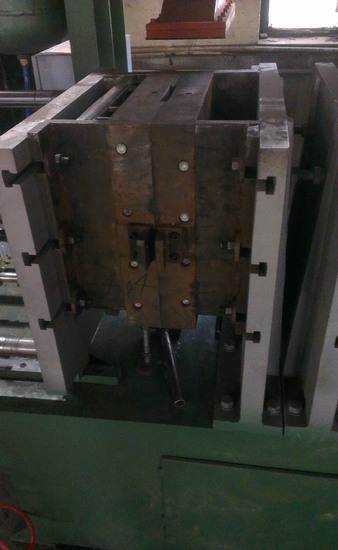 供應(yīng)鑄造模具制作廠家射芯機(jī)漏模機(jī)頂箱機(jī)樹脂砂模具覆膜砂熱芯盒