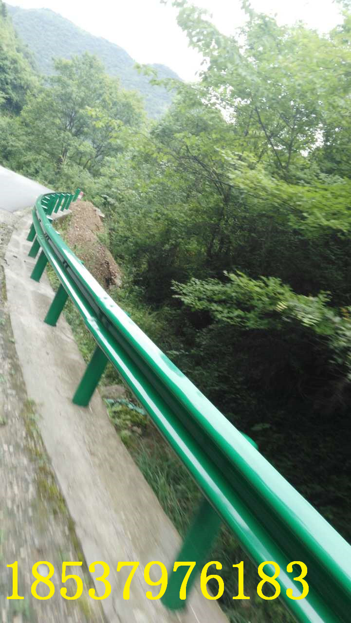 供應(yīng)河南高速路護(hù)欄 波形護(hù)欄板