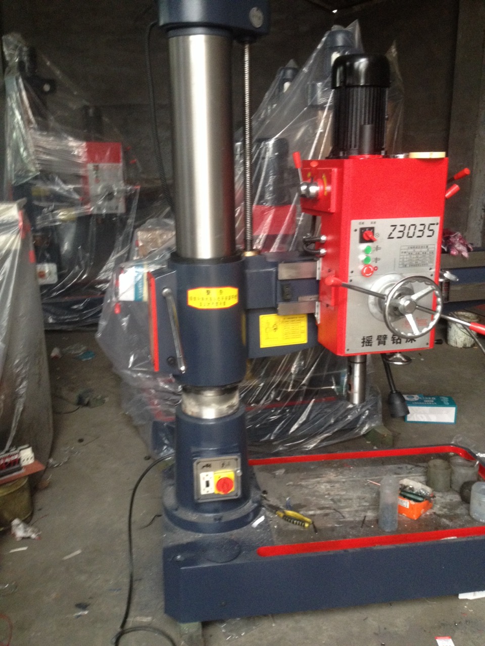 供應(yīng)3040搖臂鉆，加工設(shè)備