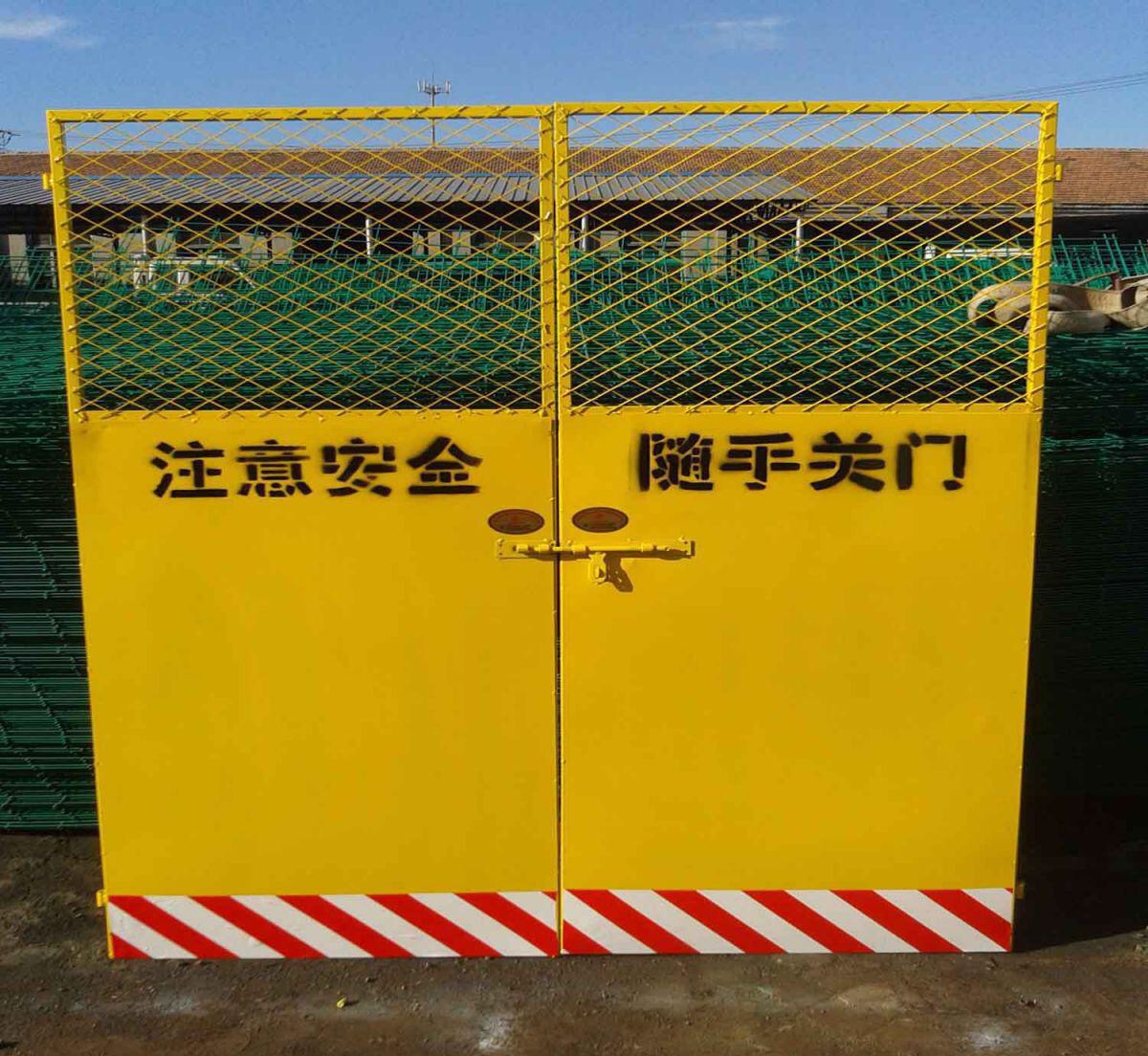 安全門圍欄，湖北哪里有賣安全門圍欄，供應(yīng)電梯頂門圍欄