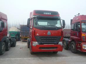 二手豪沃雙驅(qū)半掛車(chē)豪沃A7雙驅(qū)半掛車(chē)