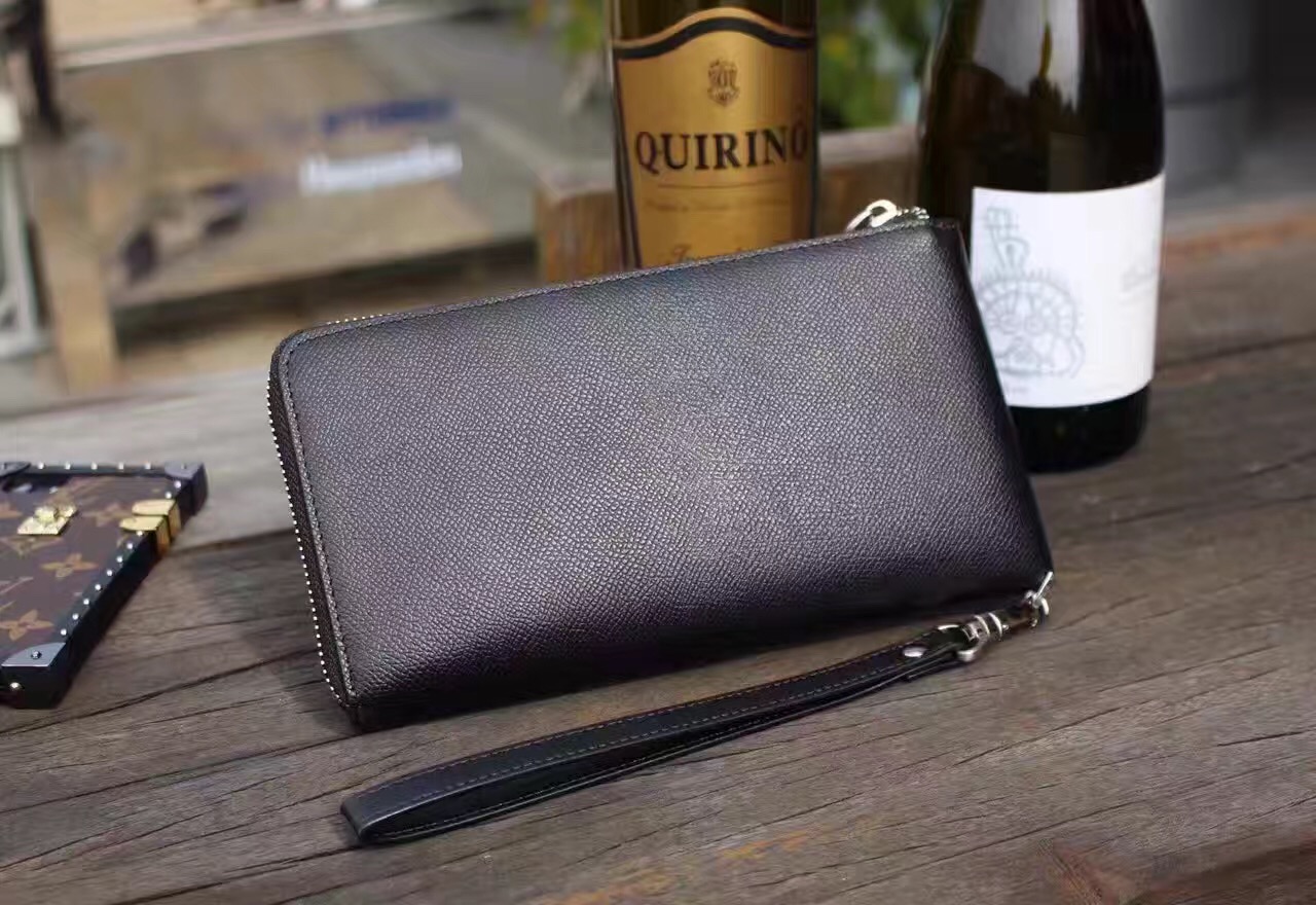 新款bv男士真皮手拿包錢包  微信：bao11088 新款普拉達(dá)男士真皮手拿包錢包