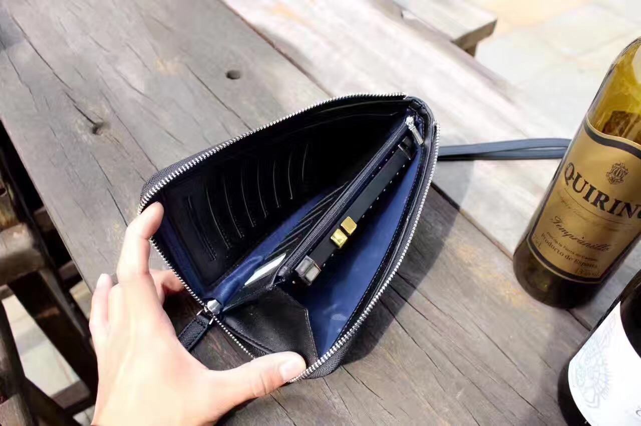 新款bv男士真皮手拿包錢包  微信：bao11088 新款普拉達(dá)男士真皮手拿包錢包