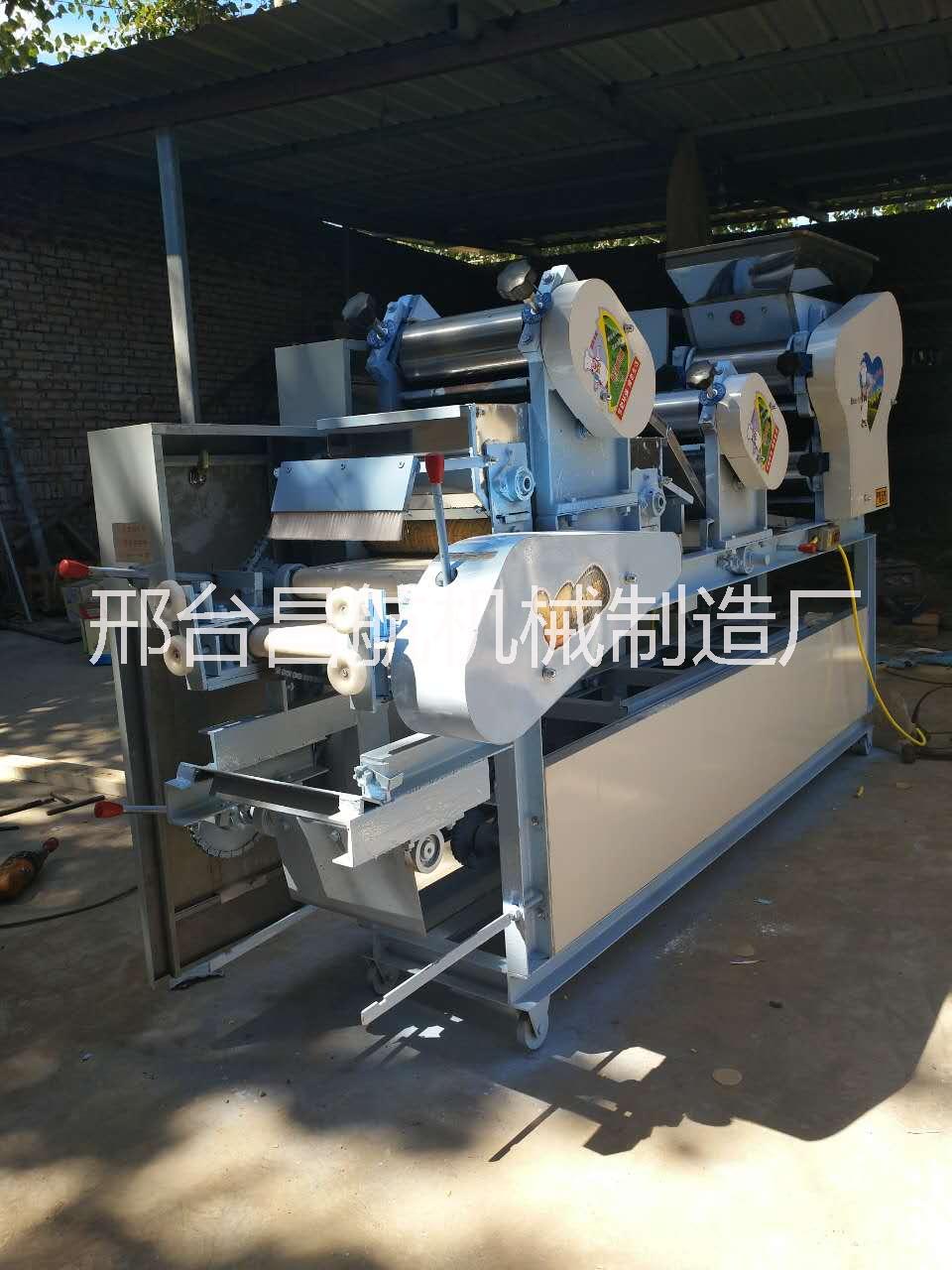 新型壓面機(jī) 湖北多功能面條機(jī)廠家 全自動餃子皮機(jī) 大型掛面機(jī) 商用面條機(jī)自動撒粉