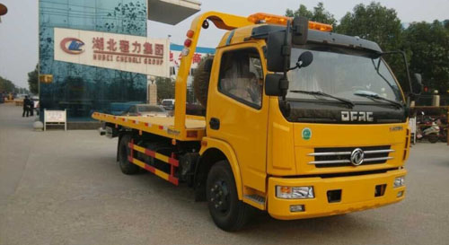 東風(fēng)多力卡國四一拖二清障車13797884470