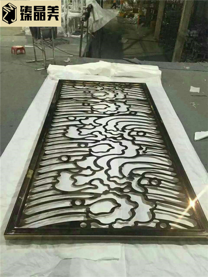 歐式裝飾不銹鋼雕花屏風(fēng) 經(jīng)典黑色不銹鋼屏風(fēng)隔斷 不銹鋼屏風(fēng)供應(yīng)商