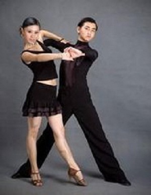 交誼舞初學(xué)者如何提升身體柔韌度