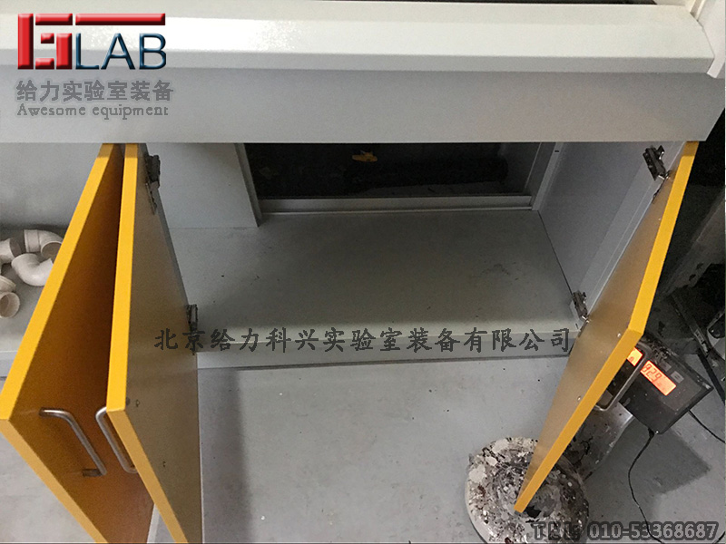 專(zhuān)業(yè)制造二類(lèi)汽修廠(chǎng)調(diào)漆房全鋼消毒柜生產(chǎn)商