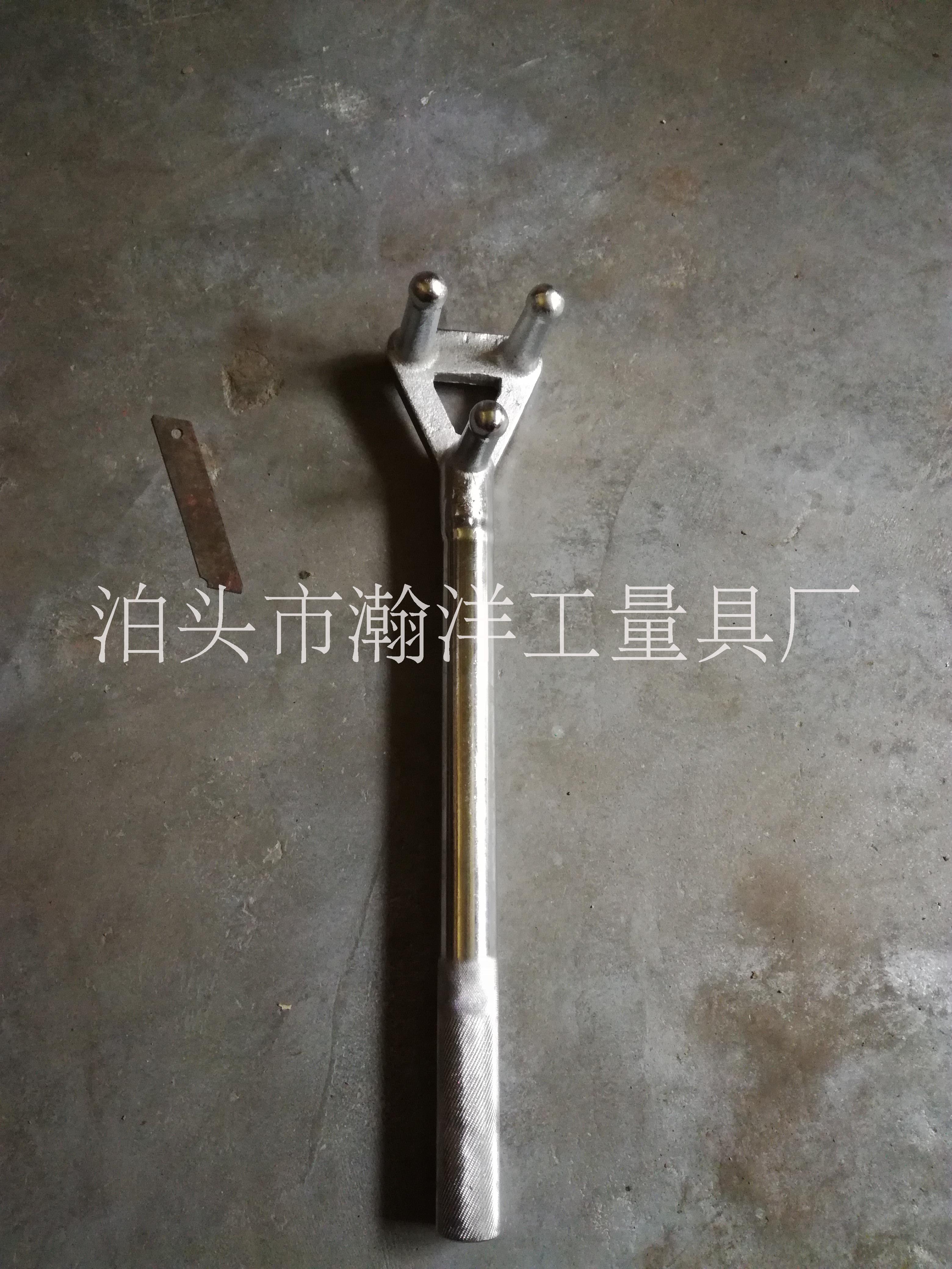 閥門(mén)扳手使用時(shí)注意事項(xiàng)