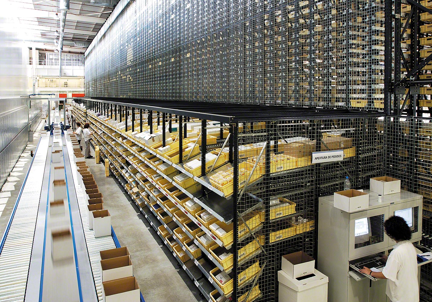 長(zhǎng)沙永展安流利式貨架