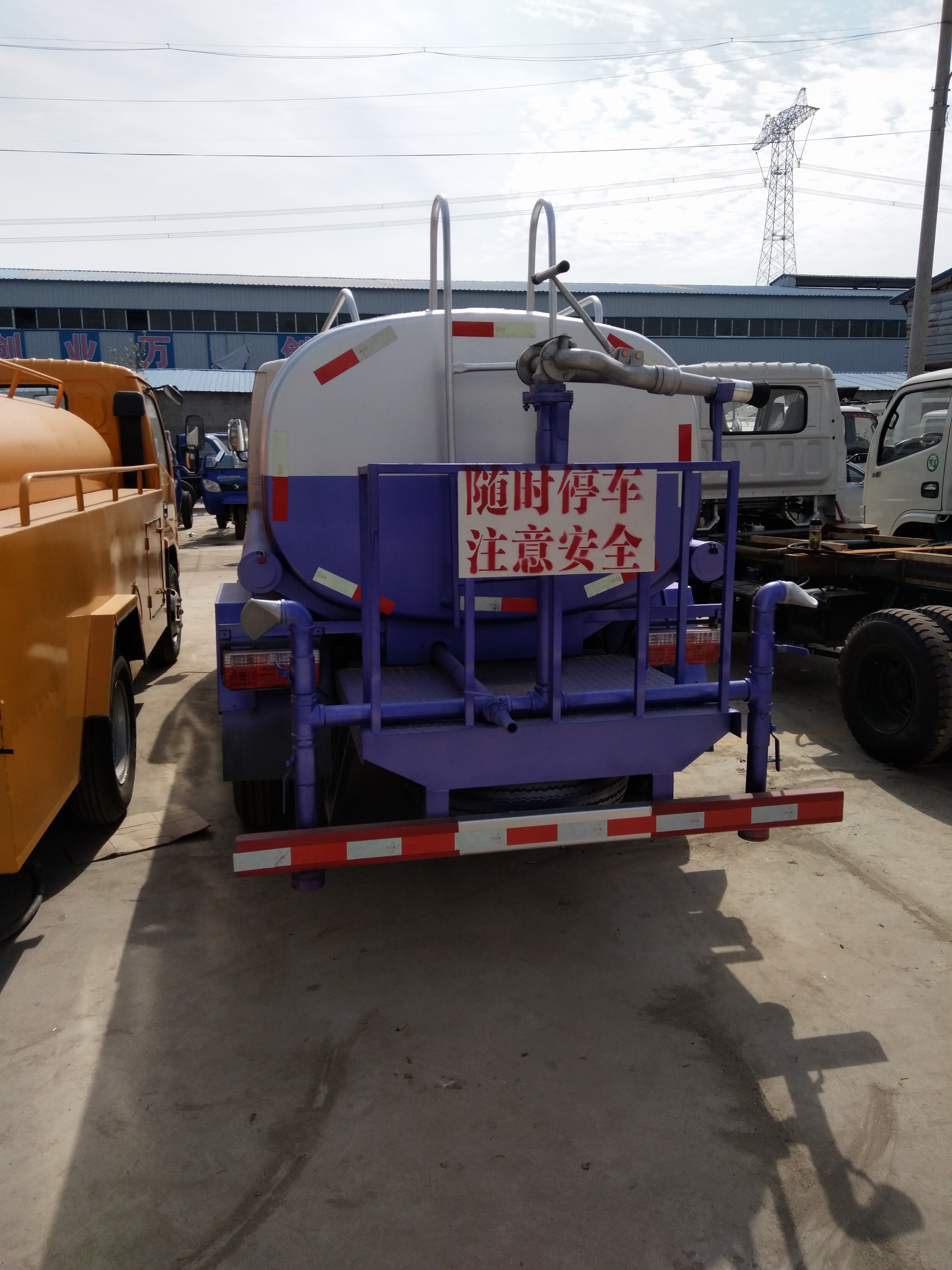 鑫飛環(huán)衛(wèi)車輛制造有限公司灑水車