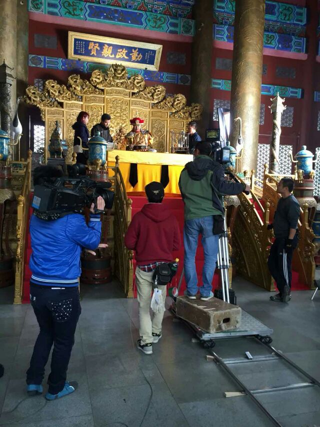 藝天下欄目為全天下夢(mèng)想人而生最美網(wǎng)紅西紅市內(nèi)心非常正能量在藝天下