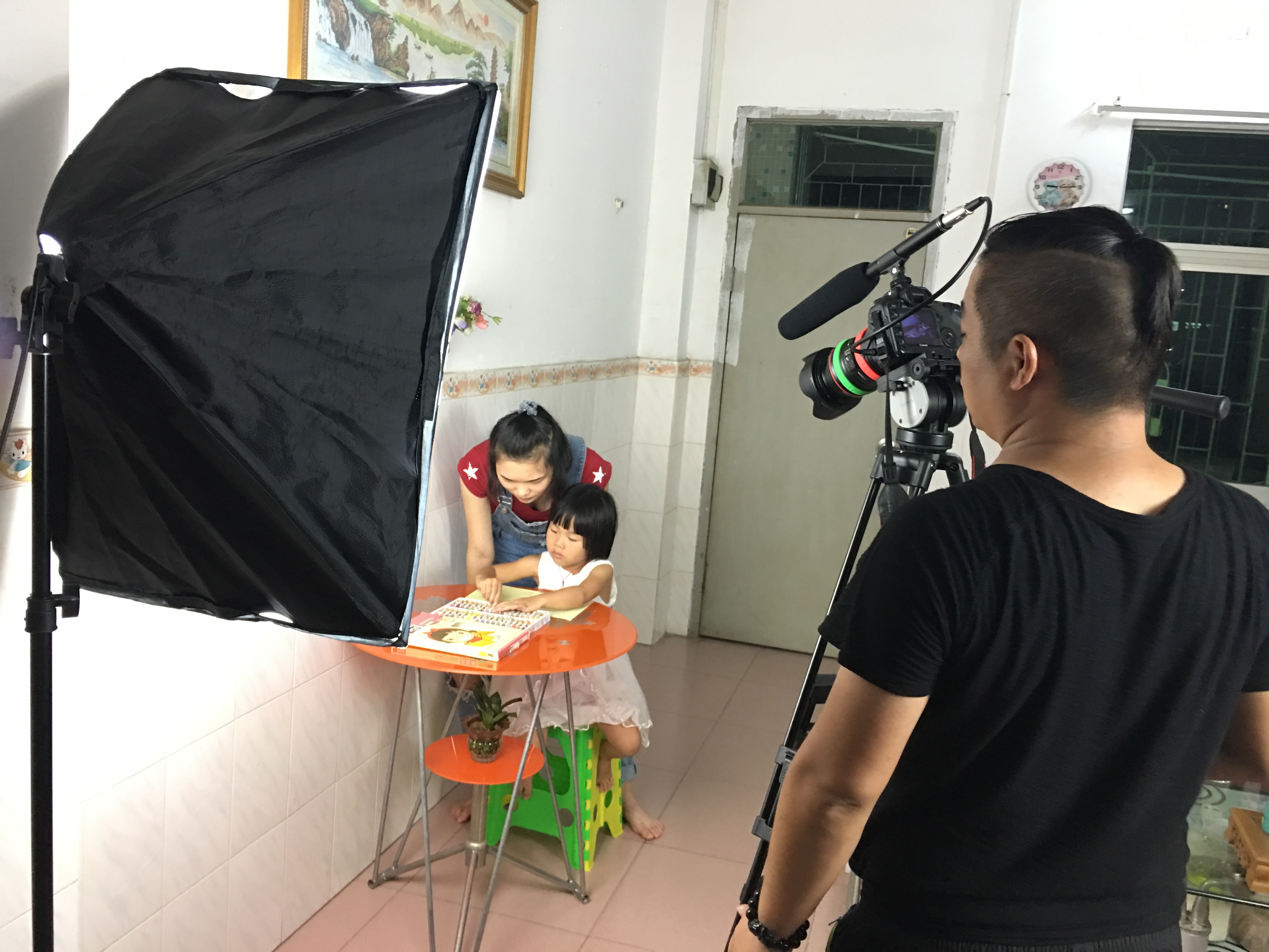 最美網(wǎng)紅西紅市內(nèi)心非常正能量在藝個人形象包裝企業(yè)包裝