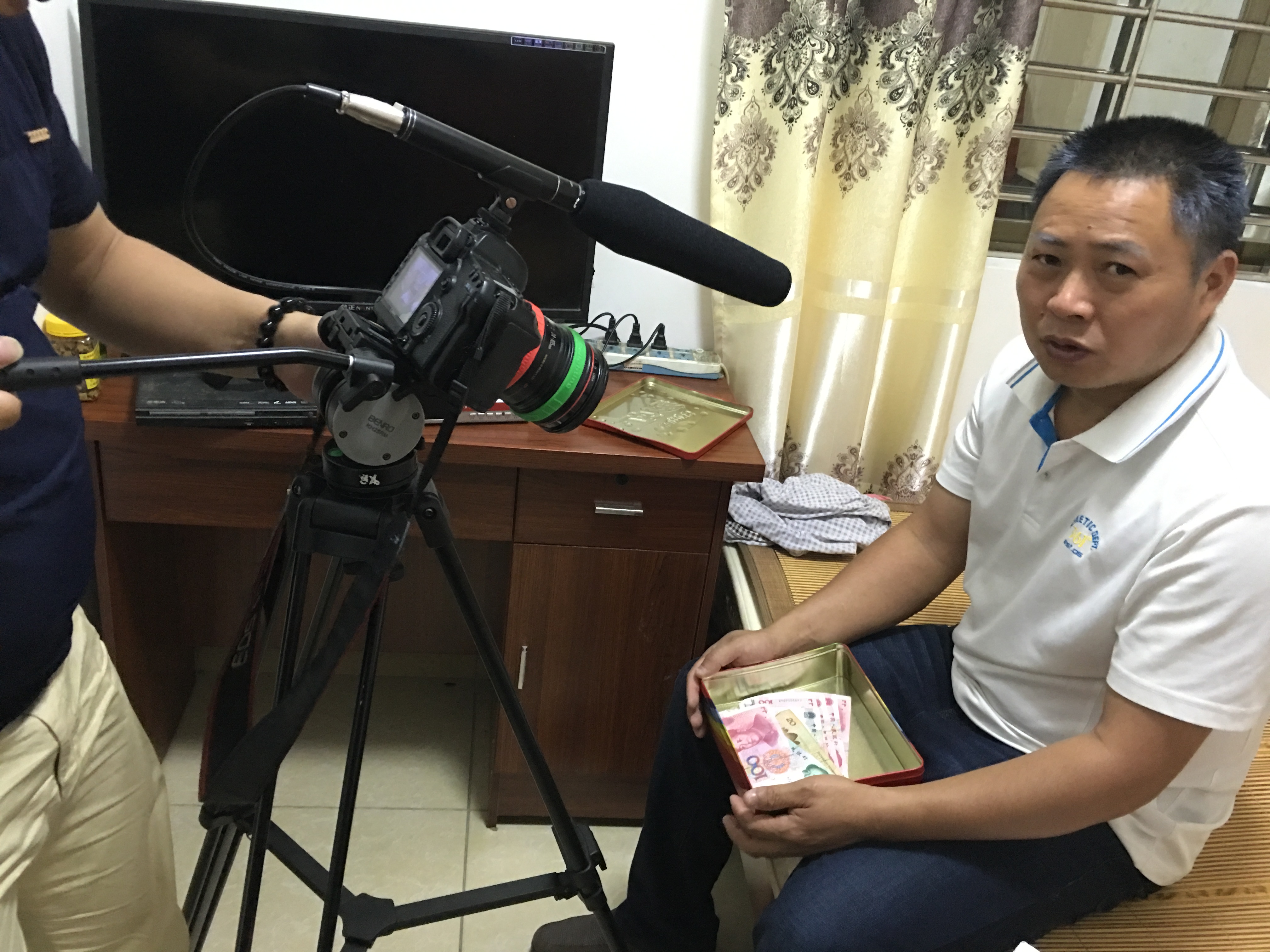 藝天下欄目為全天下夢(mèng)想人而生最美網(wǎng)紅西紅市內(nèi)心非常正能量在藝天下