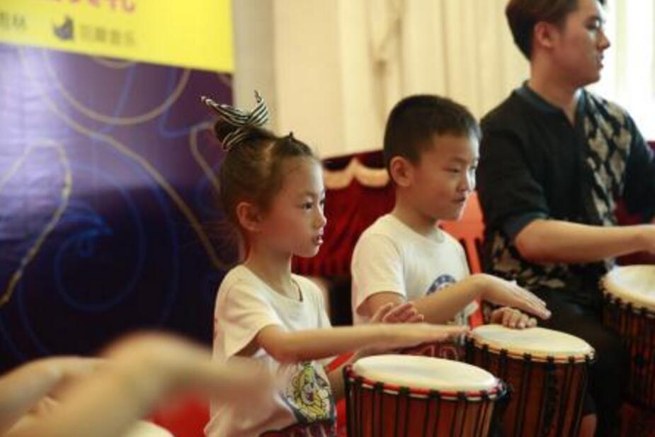 少兒非洲鼓學(xué)習(xí)班，濟(jì)南童音兒童學(xué)習(xí)打非洲鼓專業(yè)培訓(xùn)