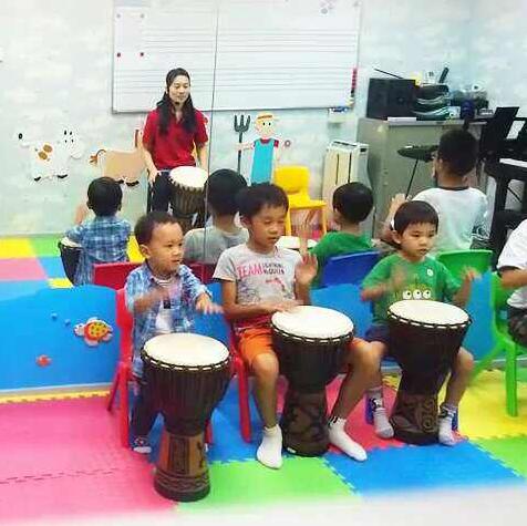 少兒非洲鼓學(xué)習(xí)班，濟(jì)南童音兒童學(xué)習(xí)打非洲鼓專業(yè)培訓(xùn)