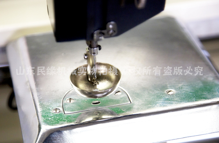 供應(yīng)威海全自動(dòng)電腦絎縫機(jī)優(yōu)質(zhì)做被子機(jī)器 電腦絎縫機(jī)  全移動(dòng)電腦絎縫機(jī)