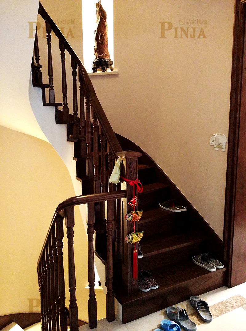 簡中式樓梯橡木制作_上海同城室內(nèi)樓梯定制_別墅專業(yè)樓梯