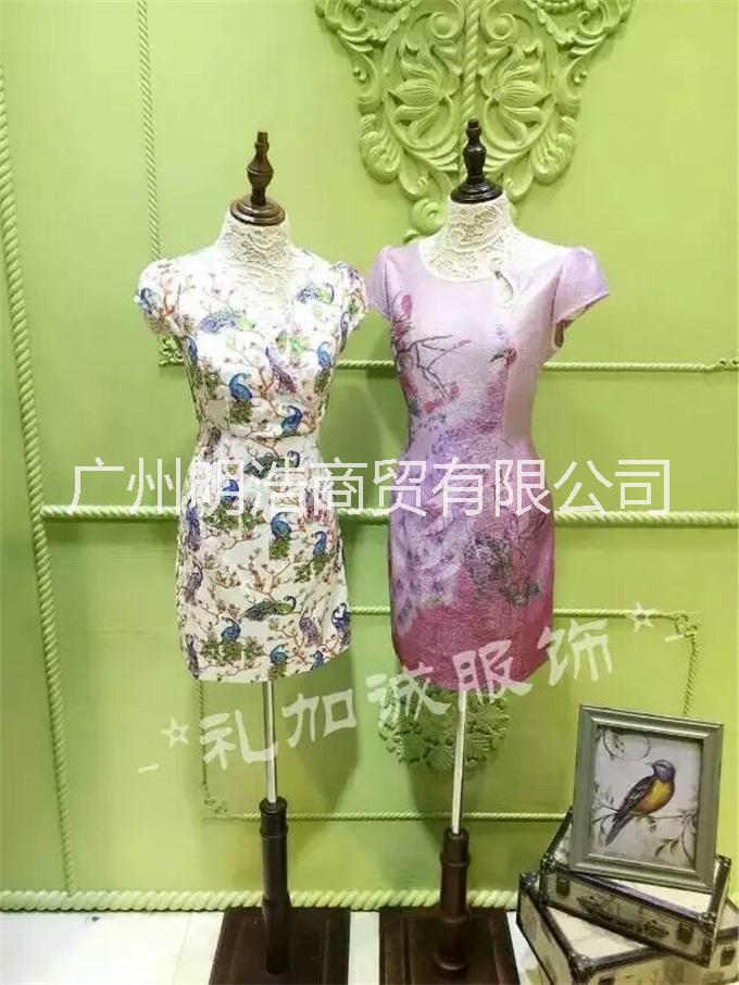 華藝嘉年品牌折扣批發(fā)，華藝嘉年品牌庫存女裝批發(fā)，華藝嘉年品牌折扣店