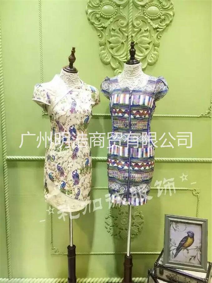 華藝嘉年品牌折扣批發(fā)，華藝嘉年品牌庫存女裝批發(fā)，華藝嘉年品牌折扣店