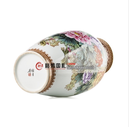 張松茂盛世牡丹粉彩瓶