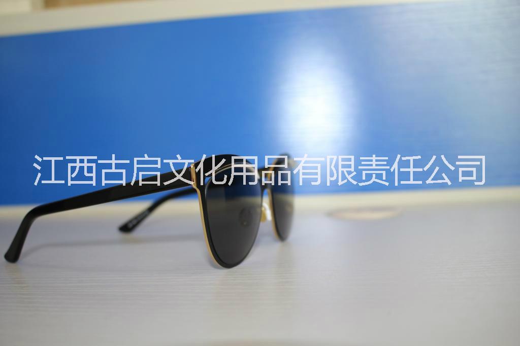 時(shí)尚經(jīng)典太陽(yáng)鏡 時(shí)尚太陽(yáng)鏡