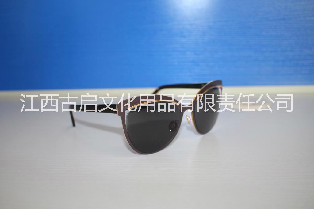 時(shí)尚經(jīng)典太陽(yáng)鏡 時(shí)尚太陽(yáng)鏡