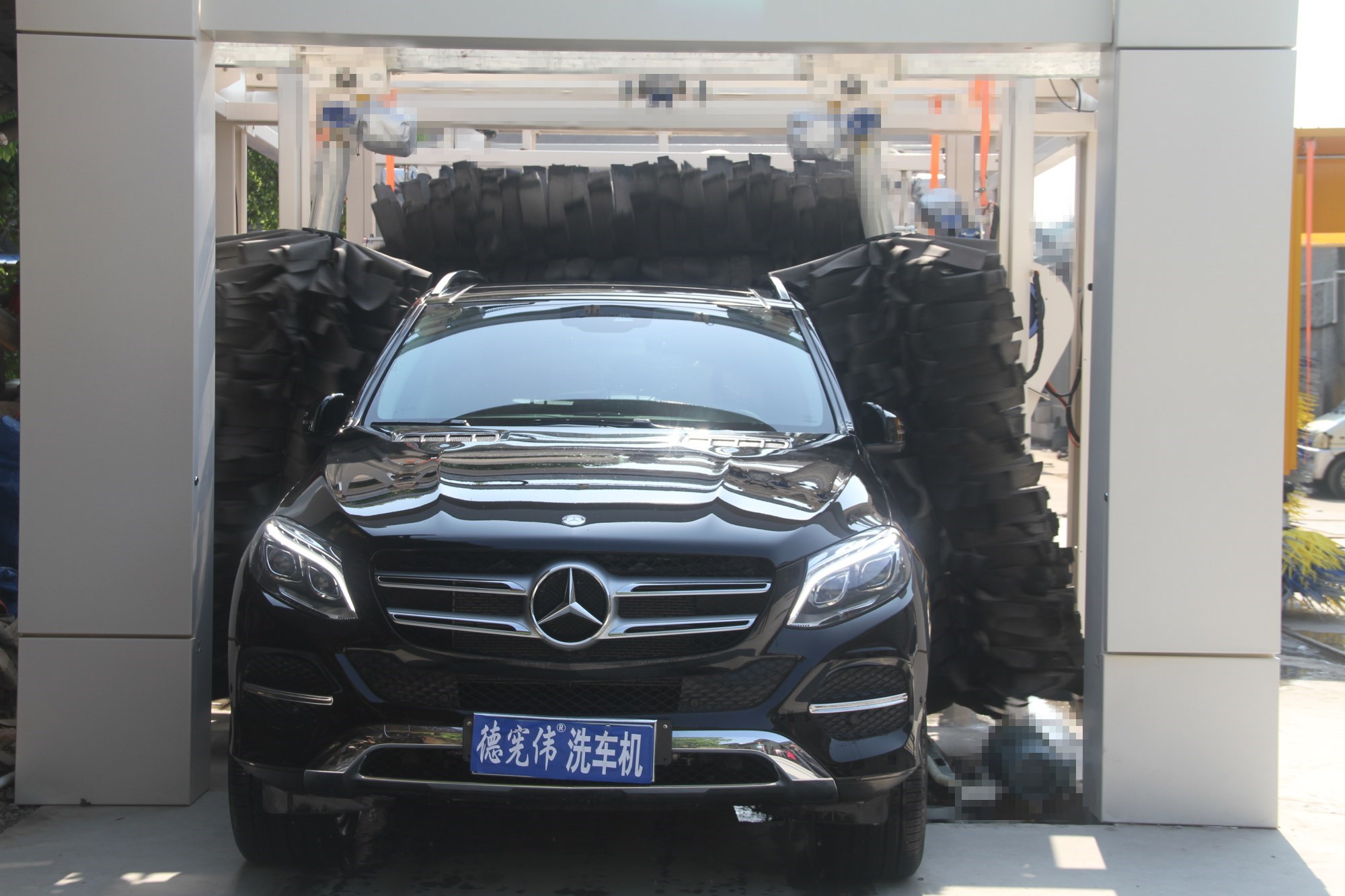 九刷 隧道式洗車機(jī)