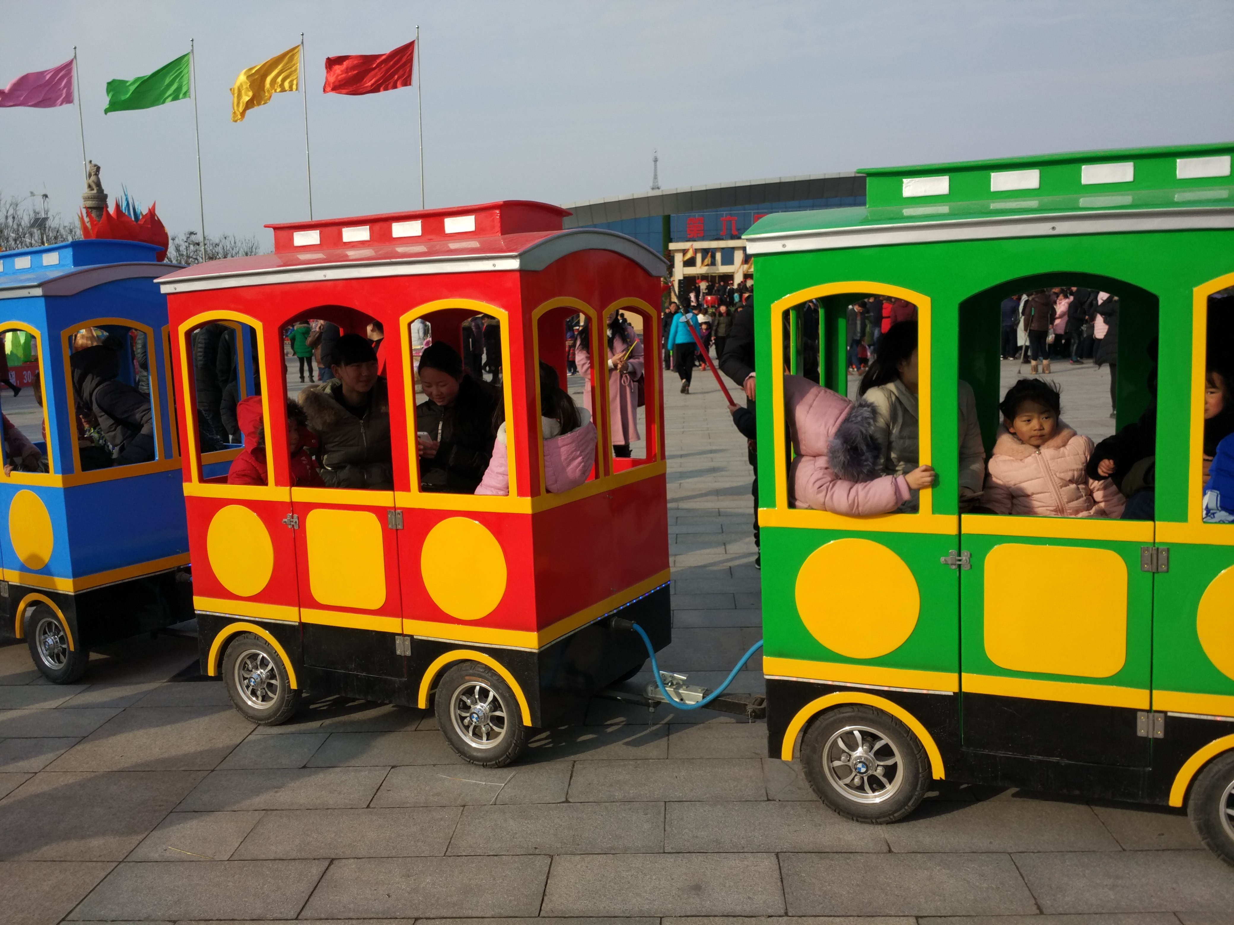 商場(chǎng)電動(dòng)無軌道托馬斯小火車 商場(chǎng)電動(dòng)無軌道托馬斯小火車載客