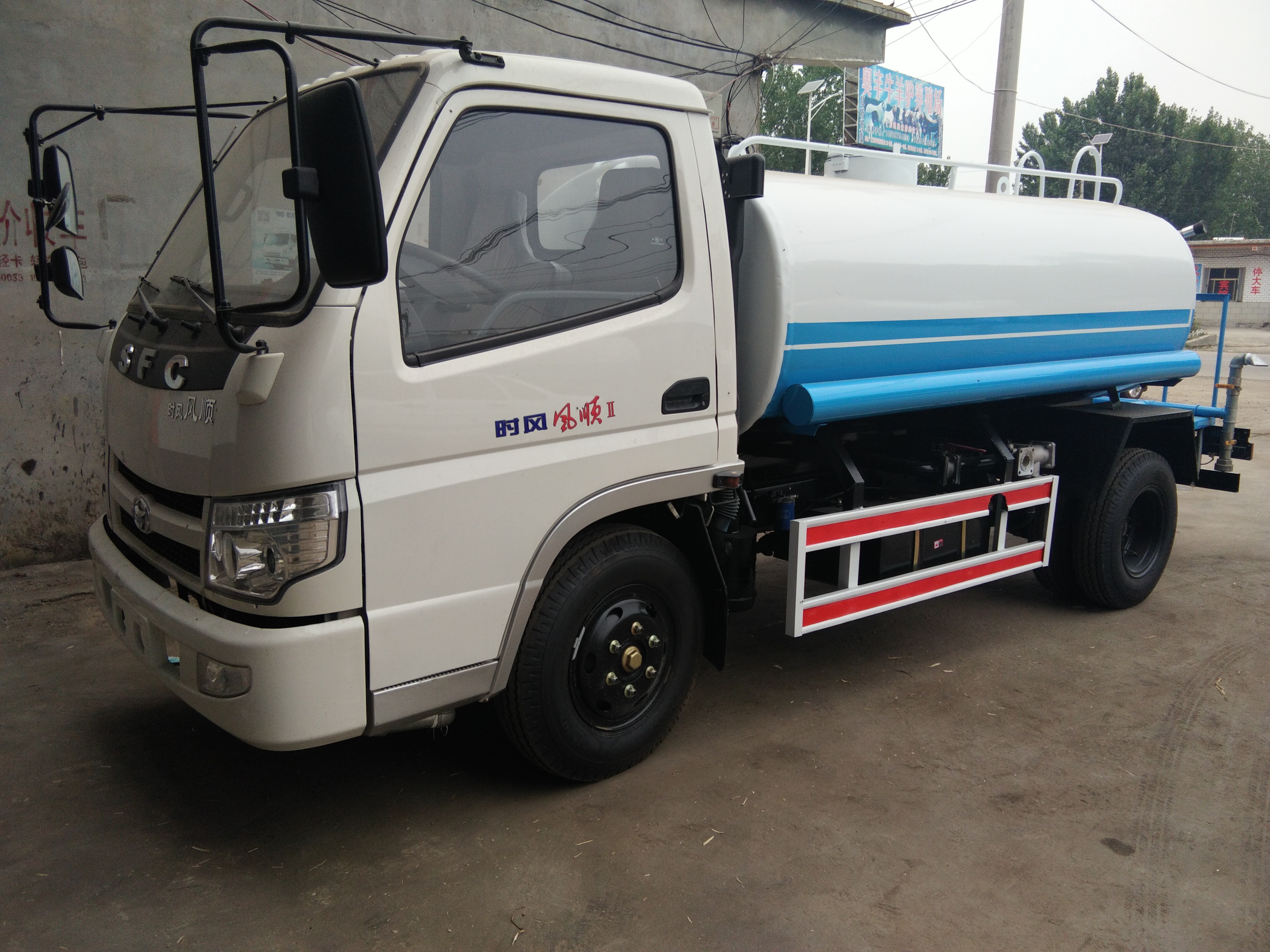 直銷濟(jì)寧環(huán)衛(wèi)3至20方園林灑水車質(zhì)保一年