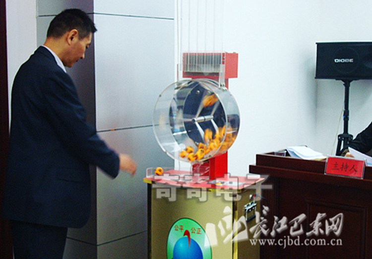 供應(yīng)全新優(yōu)質(zhì)搖號搖珠機J400*機生產(chǎn)廠家雙色球選號機價格