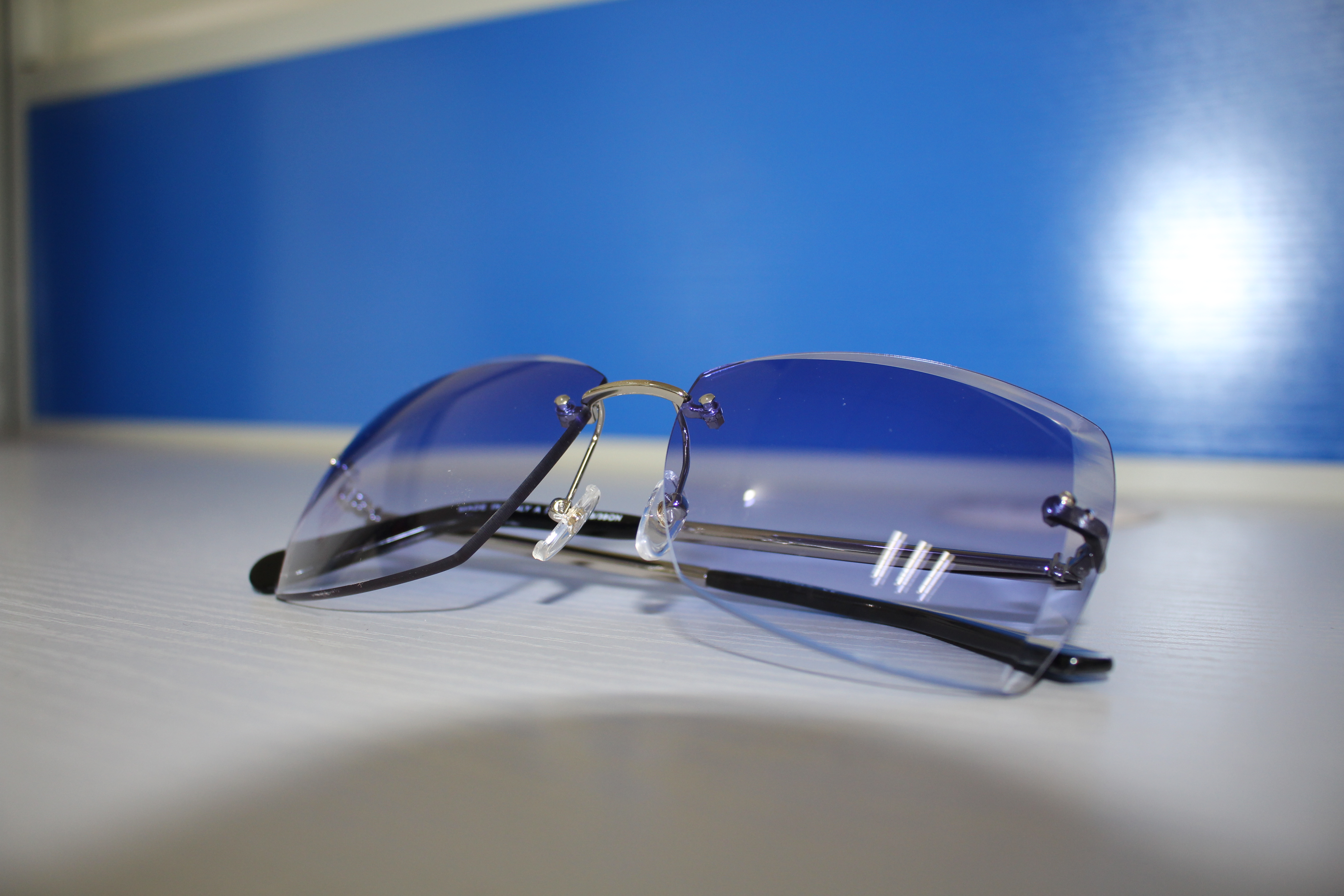 男女太陽(yáng)鏡