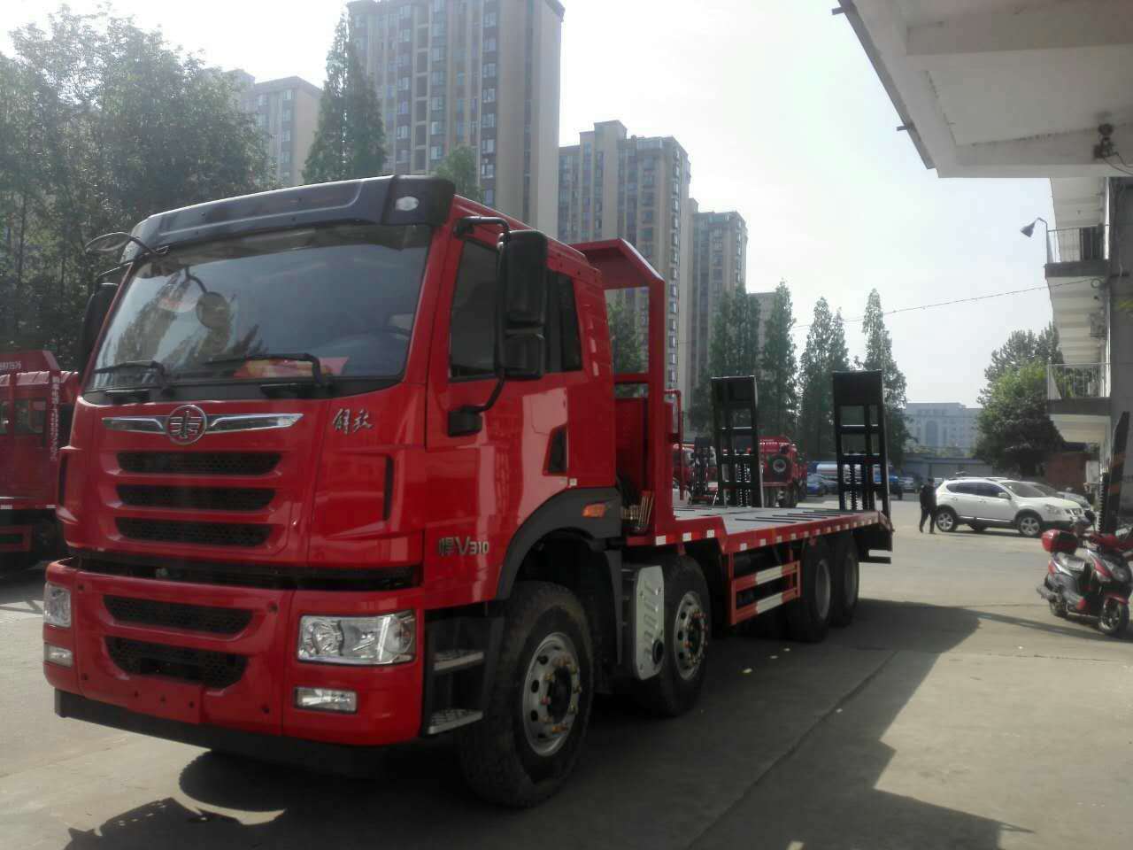 解放悍V*后八挖機(jī)平板拖車 40噸以下勾機(jī)運(yùn)輸車廠家