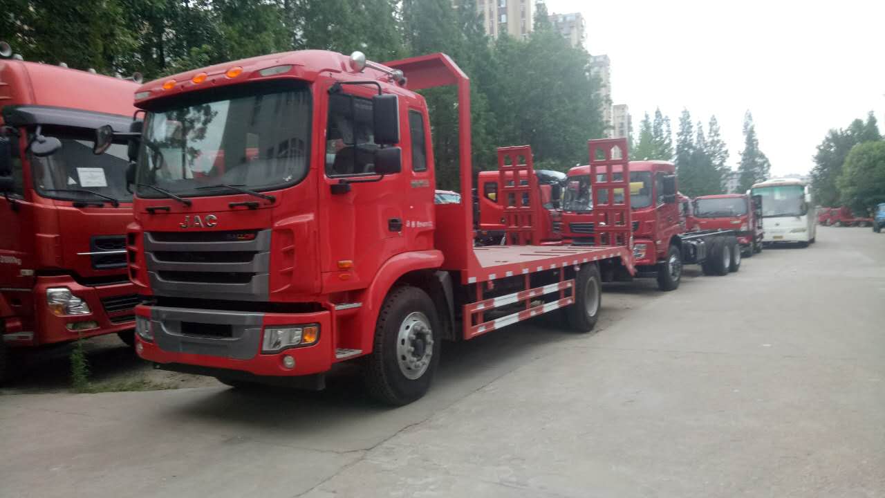 凱馬小挖機拖車（藍(lán)牌）60 挖機平板拖車廠家