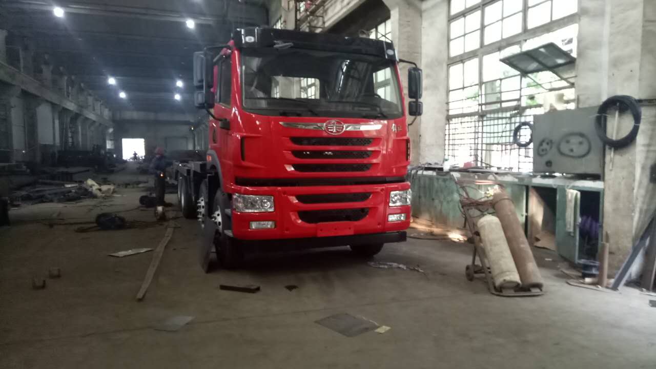 解放悍V*后八挖機(jī)平板拖車 40噸以下勾機(jī)運(yùn)輸車廠家