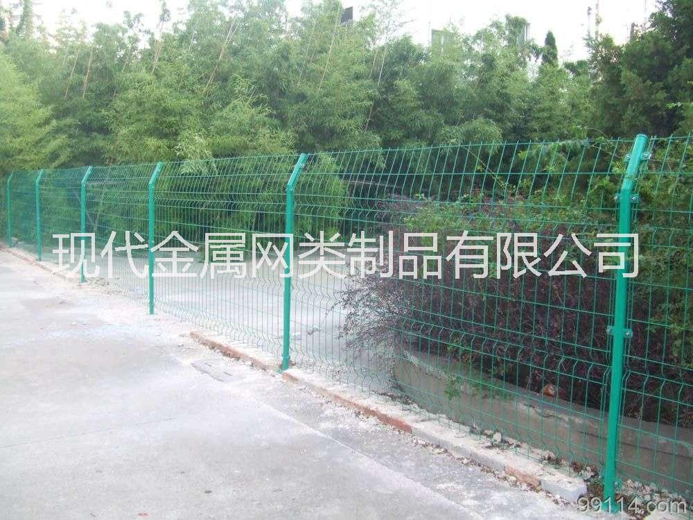 河北省衡水市安平縣廠家供應(yīng)、直銷、現(xiàn)貨交通護欄、公路護欄網(wǎng)、公路隔離柵質(zhì)量好