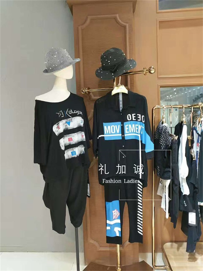 潮牌女裝黑馬藍品牌服裝尾貨折扣批發(fā)