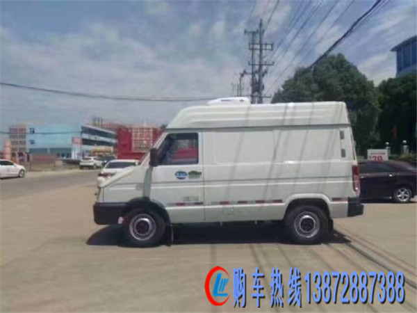 依維柯4方面包冷藏車國五汽油機