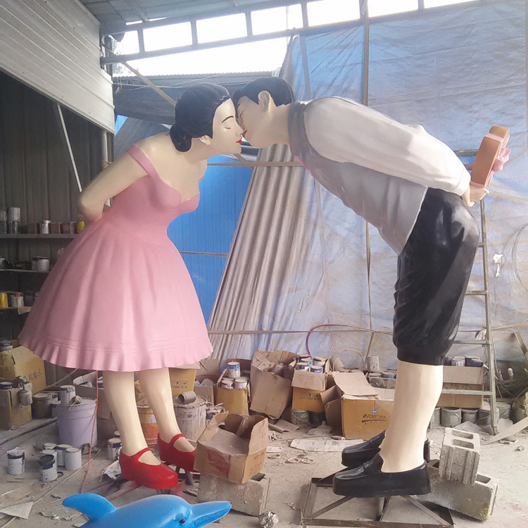 玻璃鋼彩繪親吻雕塑愛情主題公園裝飾擺件玻璃鋼親吻雕塑價(jià)格