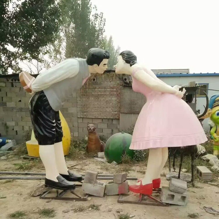 玻璃鋼彩繪親吻雕塑愛情主題公園裝飾擺件玻璃鋼親吻雕塑價(jià)格