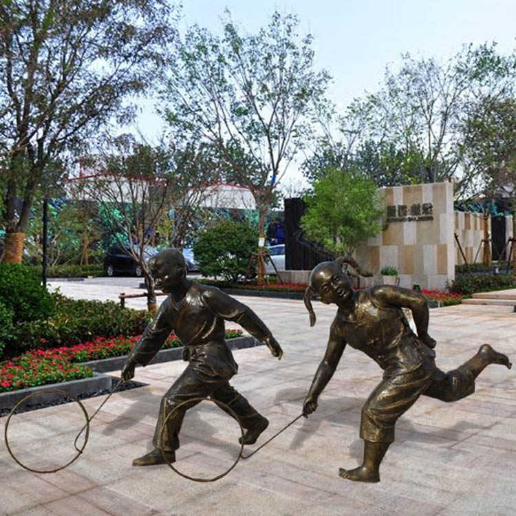 玻璃鋼仿銅小孩兒滾鐵環(huán)雕塑 玻璃鋼童趣小孩兒滾鐵環(huán)雕塑 小孩兒滾鐵環(huán)雕塑價格 小孩兒滾鐵環(huán)雕塑擺件